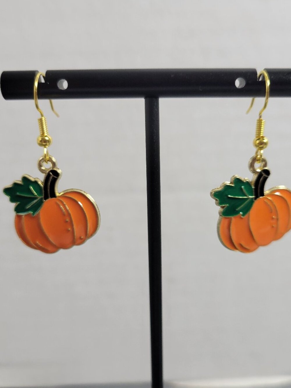 Orange Pumpkin Dangle Earrings Gold Tone Fall Autumn Halloween E115E